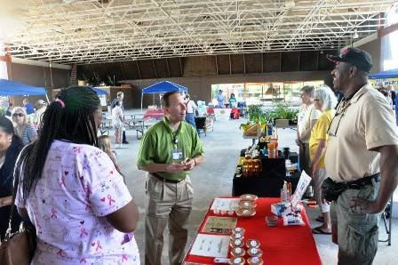 farm market 2016 opening 1 web